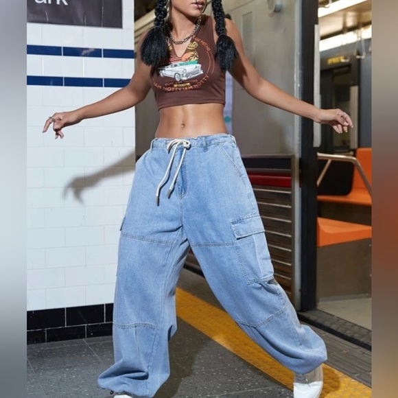 NWOT blue low rise cargo jeans size L - Picture 2 of 5